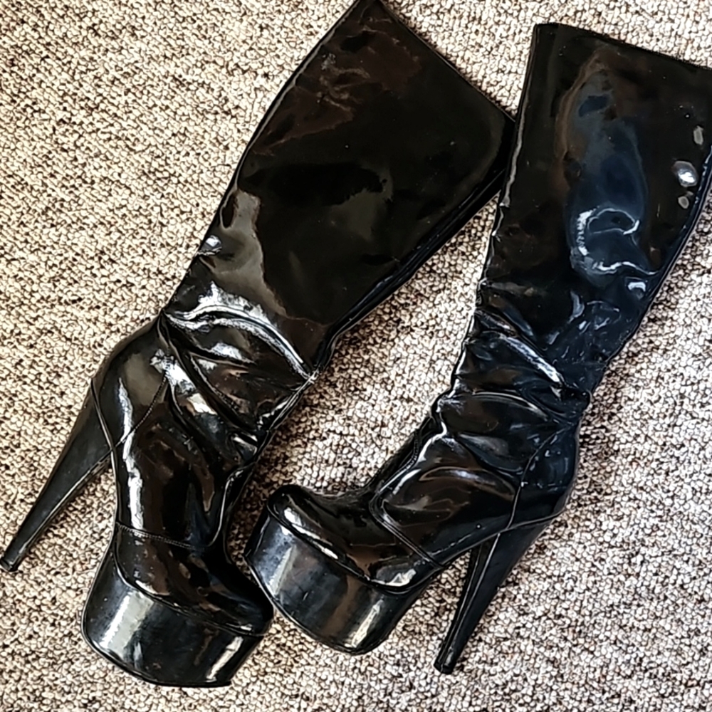 Knee high latex stiletto boot